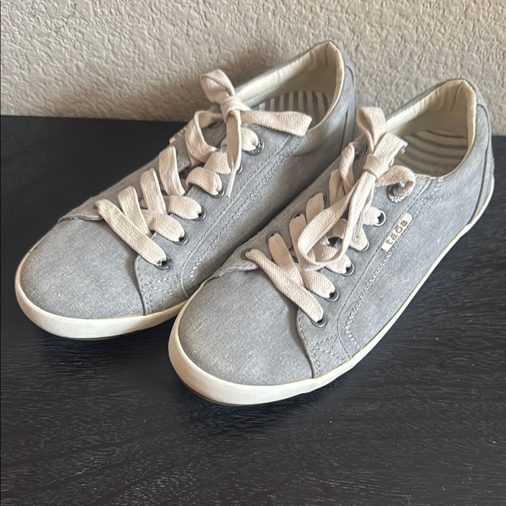 Taos Women’s Grey Canvas Lace Up Casual Low Top Sneakers Women’s Size 8.5